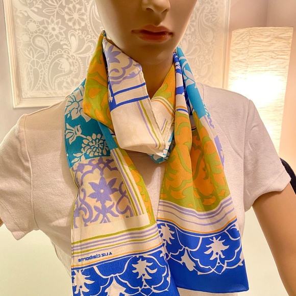 Vintage Liz Claibourne Silk Scarf, Blues - Picture 4 of 5